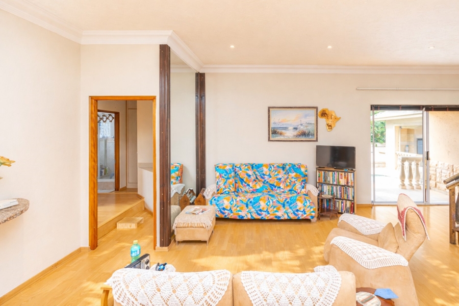 5 Bedroom Property for Sale in Caribbean Beach Club North West